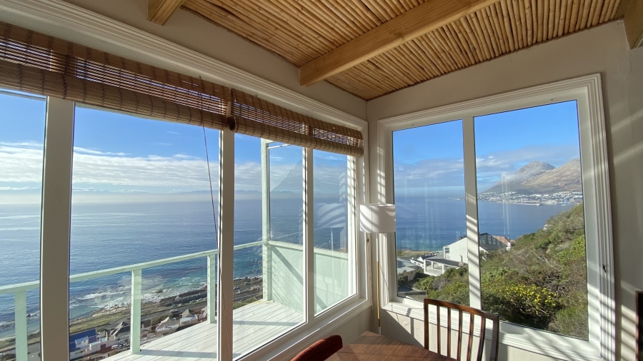 3 Bedroom Property for Sale in Cairnside Western Cape